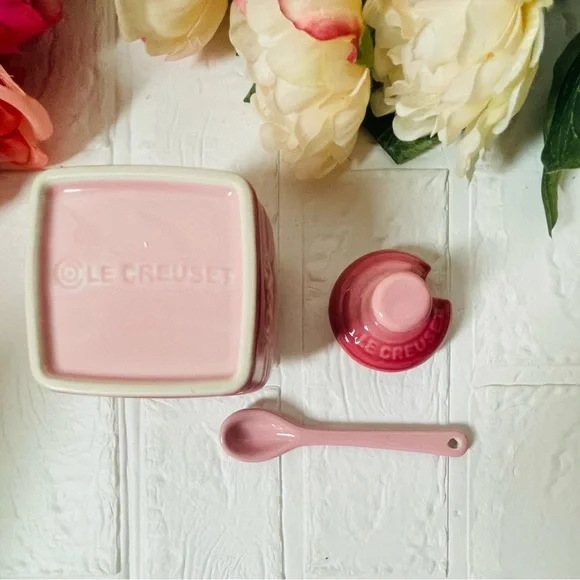 Le Creuset Stoneware Jam Jar Storage Container with Matching Spoon 15 fl ounces - Picture 3 of 5